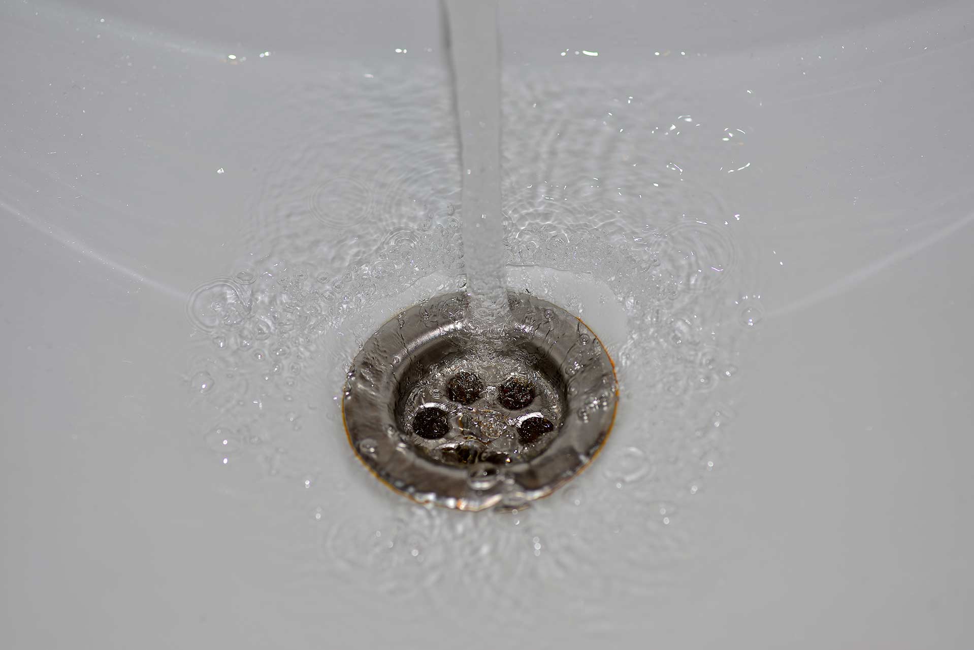 A2B Drains provides services to unblock blocked sinks and drains for properties in Richmond Upon Thames.